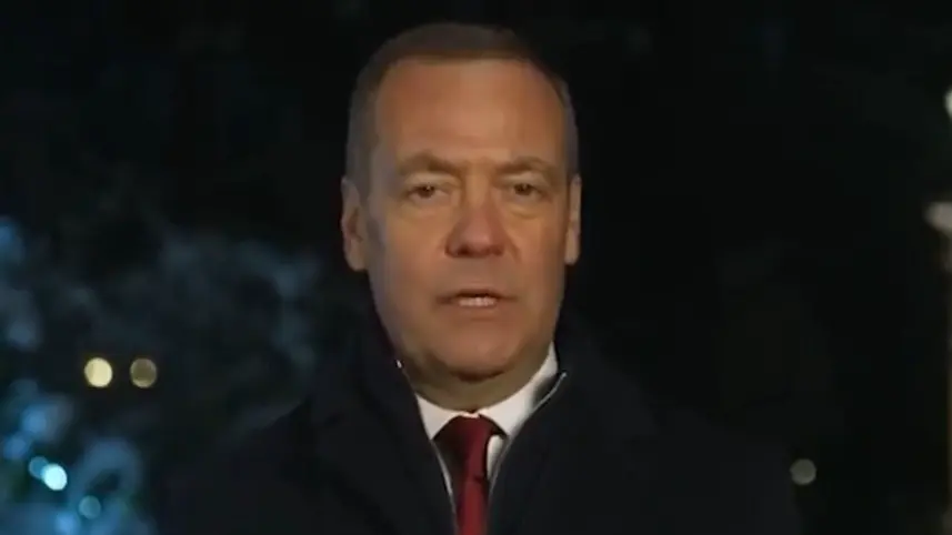 Дмитрий Медведев поздравил россиян с Новым годом