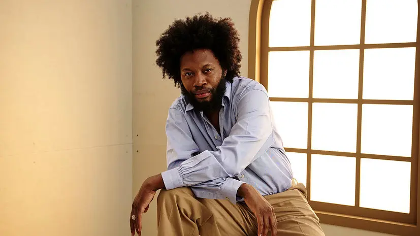 NYT: актёра из сериала «Эмили в Париже» Харриса арестовали в Японии