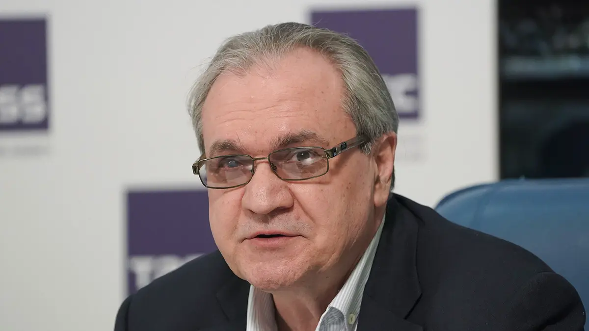 Фадеев предложил скорректировать прием в школы детей соотечественников