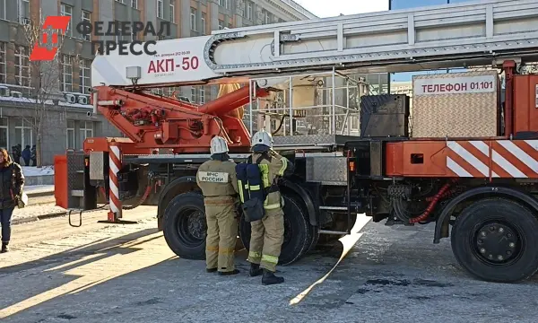 МЧС Владивостока провело эвакуацию 10 человек во время пожара в центре-0