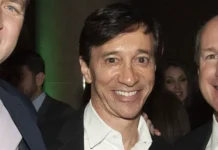 Неординарная жизнь фанатов фильма «Пятьдесят оттенков серого» с Говардом Рубином и Дженнифер Пауэрс neordinarnaya zhizn fanatov filma pyatdesyat ottenkov serogo s govardom rubinom i dzhennifer pauers-urbandigest-ru-0