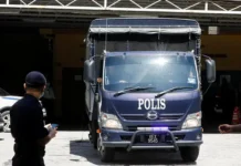 Политика Куала-Лумпура задержала туристов в Чоу-Ките по обвинению Датук Мохд Азани Омара politika kualalumpura zaderzhala turistov v choukite po obvineniyu datuk mohd azani omara-urbandigest-ru-0