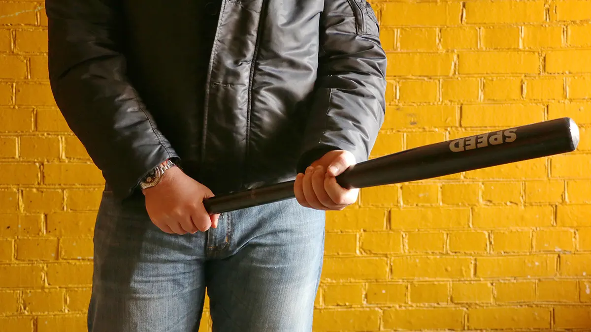 Baza: В рехабе Антонова постояльцам заливали в рот кипяток и били палками