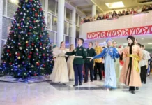 Русский бал старшеклассников из Каменска-Уральского с традициями и новогодним духом russkij bal starsheklassnikov iz kamenskauralskogo s tradicziyami i novogodnim duhom-urbandigest-ru-0