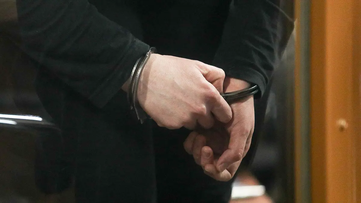 Москвича задержали за развращение малолетней дочери своей сожительницы