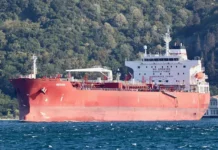 Взрывы и спасательная операция с танкером M/T Mersin у берегов Сенегала vzryvy i spasatelnaya operacziya s tankerom u beregov senegala-urbandigest-ru-0