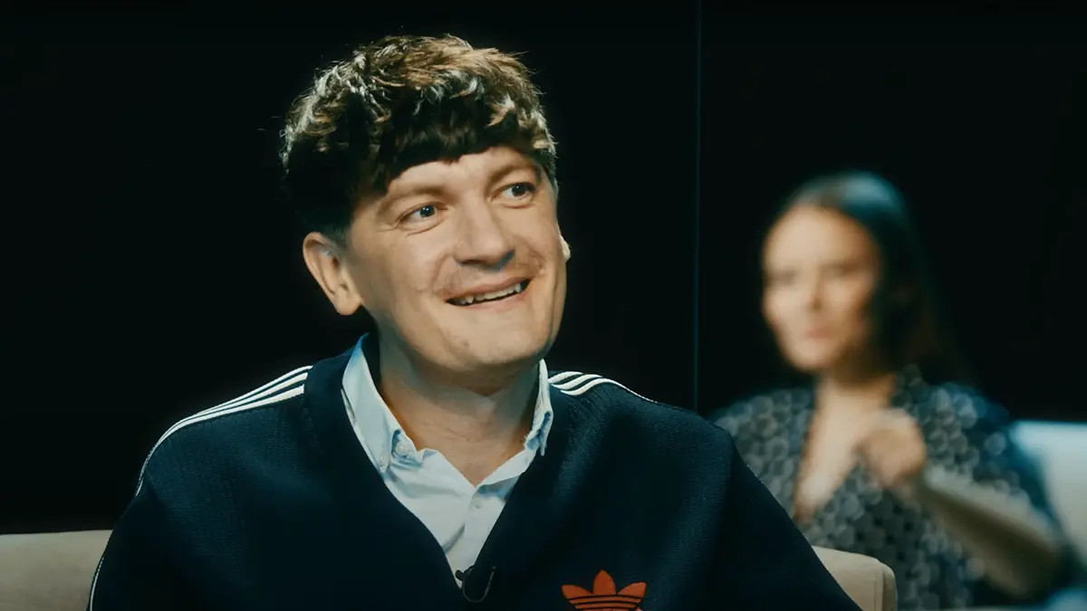 Комика Гудкова оштрафовали на 11 тысяч рублей за пародийную песню «Я узкий»