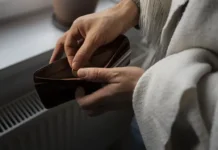 Федеральный закон увеличивает МРОТ и минимальную зарплату в России с 2026 года federalnyj zakon uvelichivaet mrot i minimalnuyu zarplatu v rossii s 2026 goda-urbandigest-ru-0