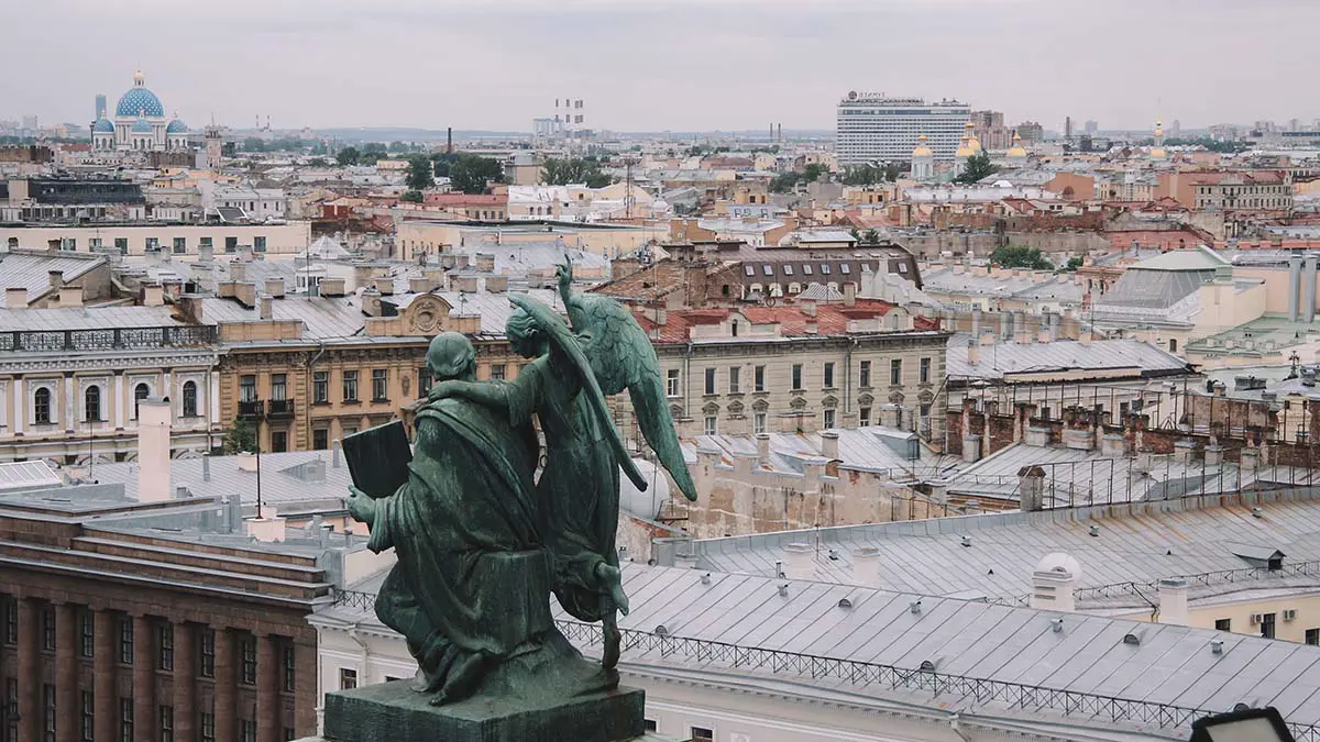 У Финляндского вокзала раздали блокадный номер «Петербургского дневника»