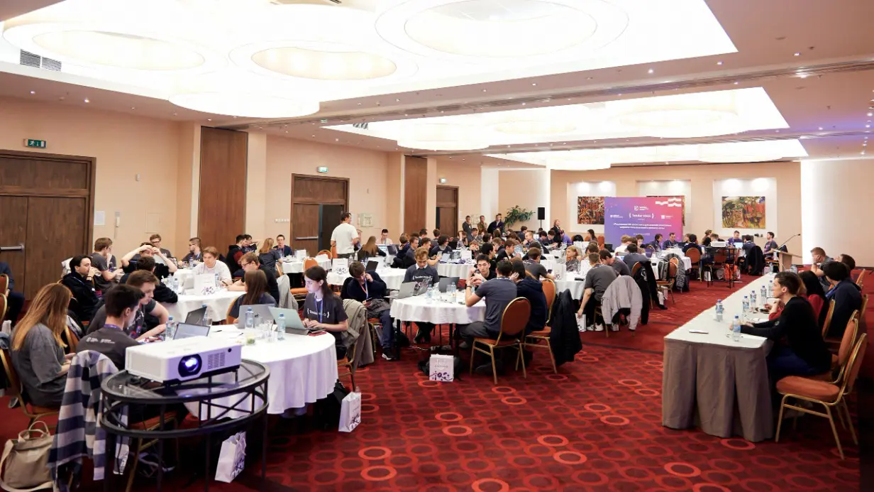 Более 400 человек приняли участие в хакатонах Tender Hack в 2025 году