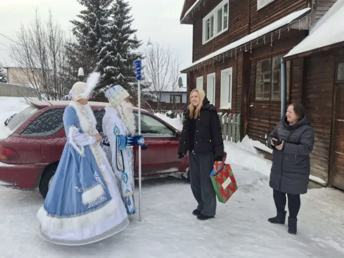 Игорь Кабец зажигает Ёлку желаний, и дети Первоуральска с СВО радуются чуду-0