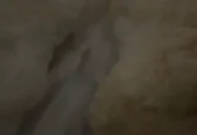 Москва-река и Яуза радуют москвичей белой пеной и фисташковой водой moskvareka i yauza raduyut moskvichej beloj penoj i fistashkovoj vodoj-urbandigest-ru-0