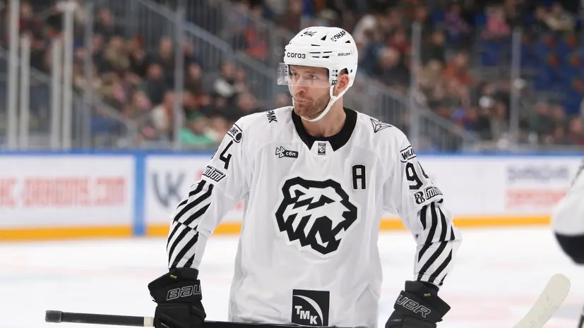 Mash: трое хоккеистов «Трактора» на BMW снесли ворота жилого комплекса в Челябинске