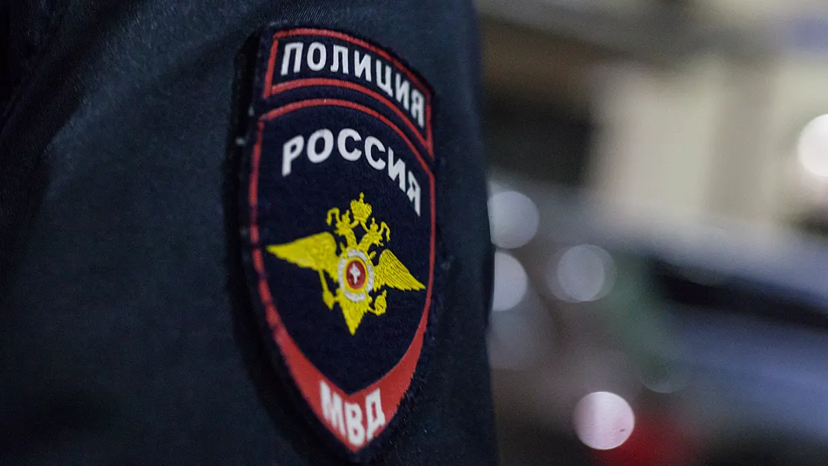 Полиция начала проверку по факту катания ребенка на снегокате за машиной в Лобне