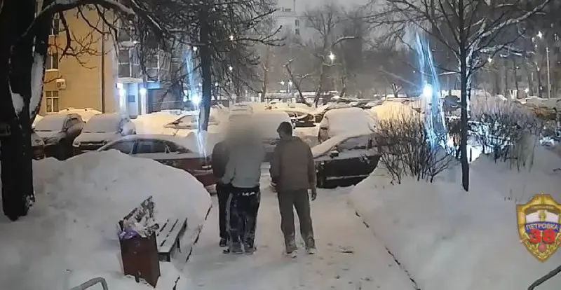 Мужчины избили иностранца при обмене валюты на юге Москвы