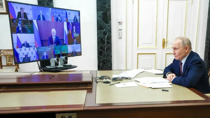 putin i golikova obsudili prodlenie raboty detsadov i podderzhku semej-urbandigest-ru-0