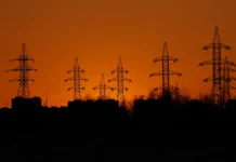 rosseti lenenergo usilivayut energosnabzhenie sklada v lenoblasti-urbandigest-ru-0