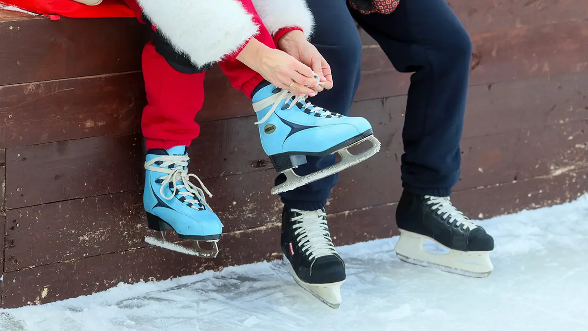 Тренер по фигурному катанию напомнила меры безопасности во время свидания на катке