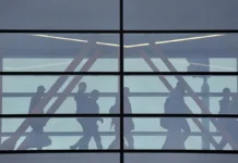 Варшава и Цюрих стали местом тревожного инцидента с украинкой в аэропорту Окенце varshava i czyurih stali mestom trevozhnogo inczidenta s ukrainkoj v aeroportu okencze-urbandigest-ru-0