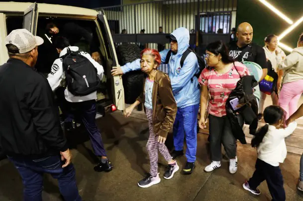 Как ожидается, в 19.00 мск президент США Дональд Трамп выступит с пресс-конференцией, посвященной атаке на Венесуэлу. Ранее в своих соцсетях он заявил об успешной проведенной операции и захвате Мадуро