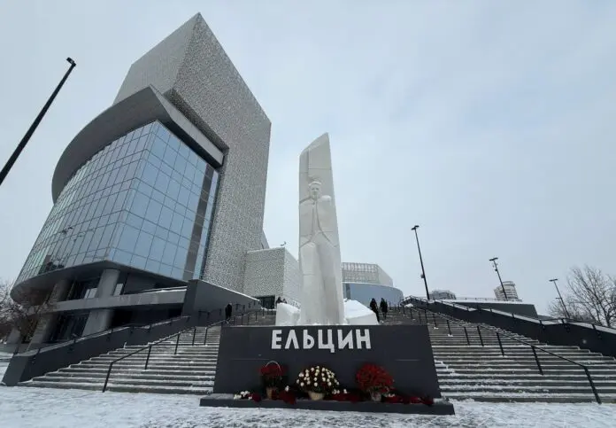 Денис Паслер поздравил Наину Ельцину с 95-летием Бориса Ельцина-0