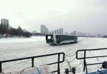 Ликсутов рассказал о работе ледоколов на Москве-реке по Собянину liksutov rasskazal o rabote ledokolov na moskvereke po sobyaninu-urbandigest-ru-0