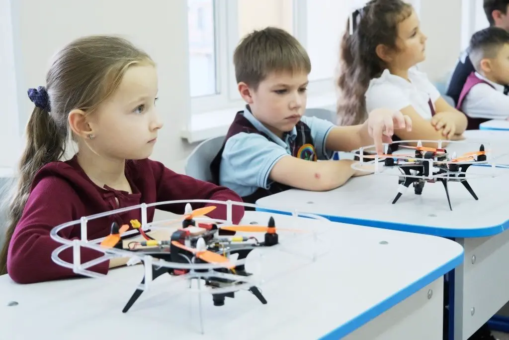 Школьники Владивостока начнут изучать беспилотники на уроках математики и физики пресс-служба администрации Владивостока