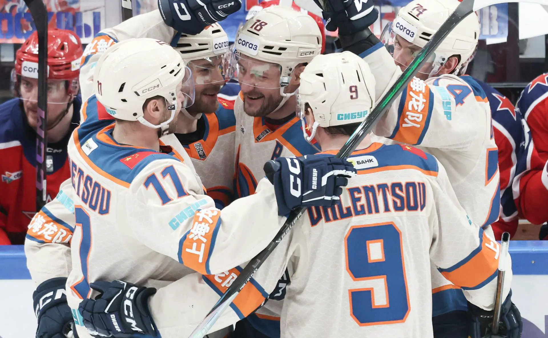 Хоккеисты  Шанхай Дрэгонс  (Валерий Шарифулин / ТАСС)