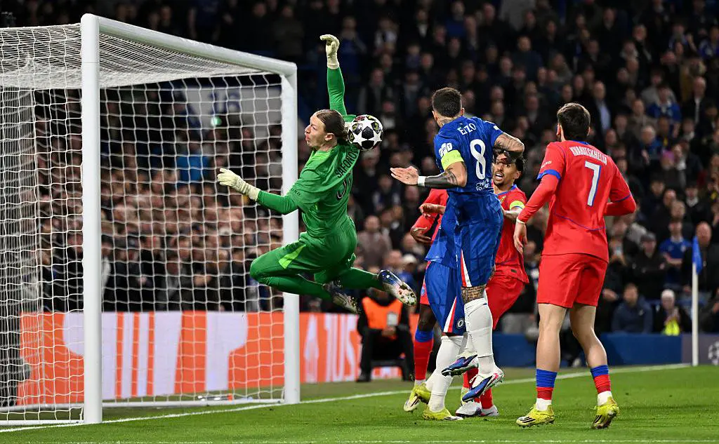 Матвей Сафонов (слева) (Mike Hewitt / Getty Images)