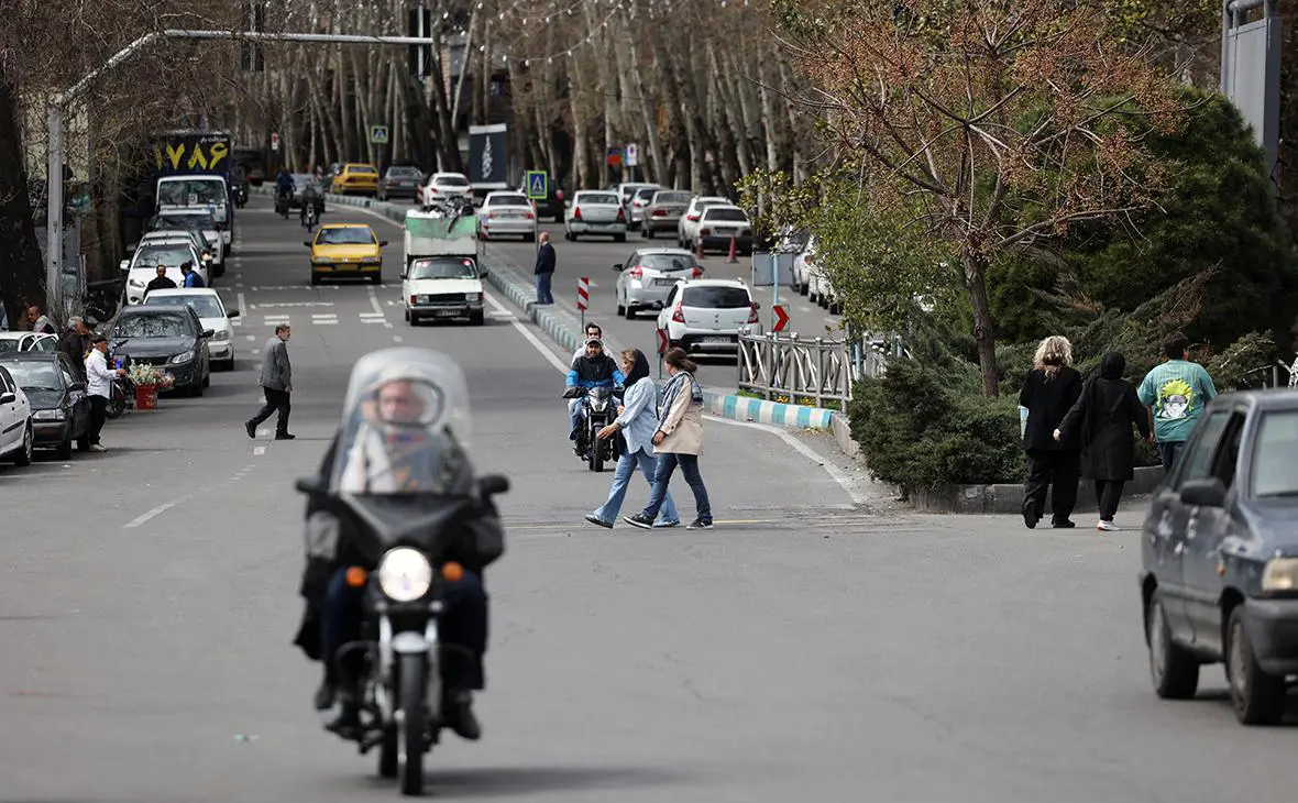 Люди на улицах Тегерана (Majid Asgaripour / Reuters)