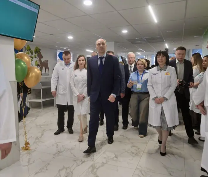 Денис Паслер открыл детскую поликлинику в Берёзовском-0