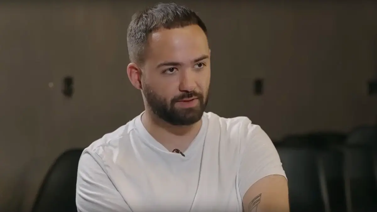 Уехавший из России комик Оганисян посетовал на доходы оставшихся в РФ коллег