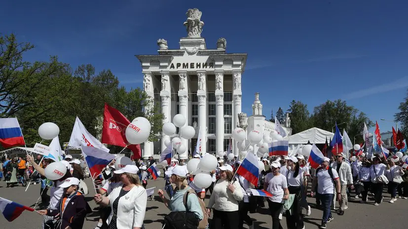 Онищенко призвал россиян не уезжать из страны на майские праздники