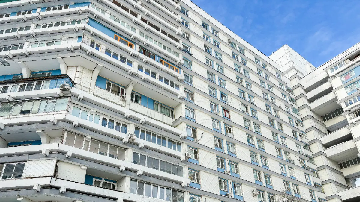 Три жилых дома, запечатленных в российских телесериалах, преобразились после капитального ремонта