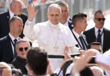 papa lev  i garlem globtrotters pokazali chudo na ploshhadi-urbandigest-ru-0