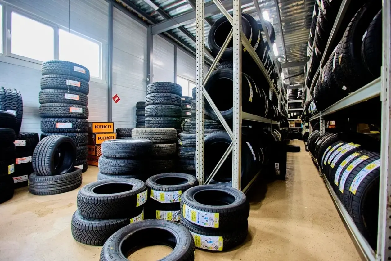 Шины из автокомплекса &quotШинтоп&quot Дмитрий Осипчук, ИА PrimaMedia