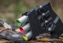 shkolnik iz peterburga vystrelil signalnoj raketoj v odnoklassniczu-urbandigest-ru-0