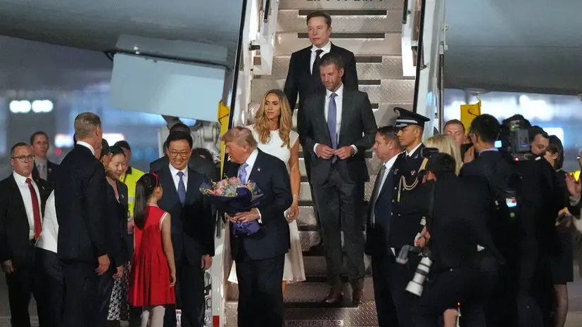 Трамп с делегацией прибыл в Пекин