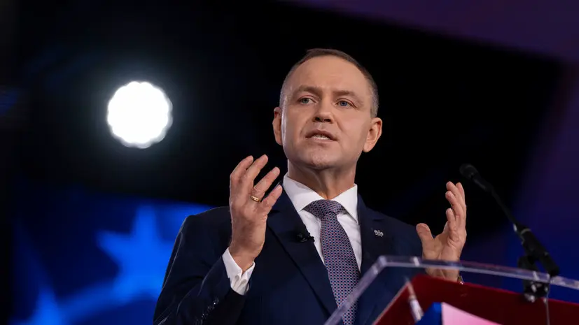Президент Польши Навроцкий обвинил министра обороны страны в глупости