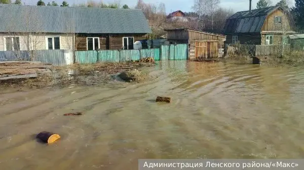 Власти Якутии объявили эвакуацию двух поселков из-за подъема воды в реке Лене