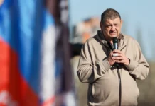 putin udostoil glavu gorlovki ivana prihodko medalyu za hrabrost-urbandigest-ru-0