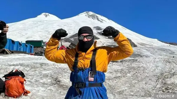 Россиянин Рустам Набиев первым в мире на одних руках покорил Эверест