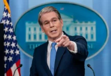 Скотт Бессент объяснил записи в блокноте со встречи с Трампом skott bessent obyasnil zapisi v bloknote so vstrechi s trampom-urbandigest-ru-0