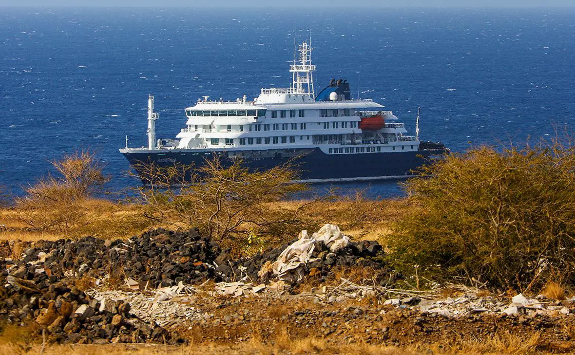 Круизный лайнер MV Hondius (Elton Monteiro / EPA / ТАСС)