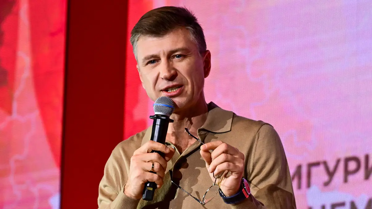 «Я люблю вас»: Алексей Ягудин показал фото с женой и повзрослевшими дочерьми