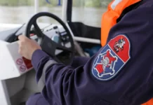 muzhchinu spasli posle padeniya s novoarbatskogo mosta v moskve-urbandigest-ru-0