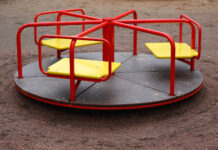 Конфликт на детской площадке: важность мирного разрешения споров 595fcd6e-0fc2-436e-a8da-321dd3a82520-674e5012