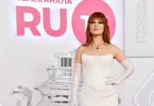 Юлия Савичева поделилась опытом преодоления психологических трудностей 8e20432d-ff4d-40cf-ac72-a344524e8fdf-674da11c