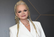 Лариса Долина продолжает жить в своей московской квартире, несмотря на сложную ситуацию 14a59ad6-95d9-4477-a0dc-bcc79040b93c-67bb2740