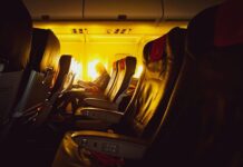 Успешная эвакуация пассажиров: оперативное реагирование экипажа на техническую неисправность 70173f99-be77-46cb-9cda-7d4bdcf6f761-67b4d1b5